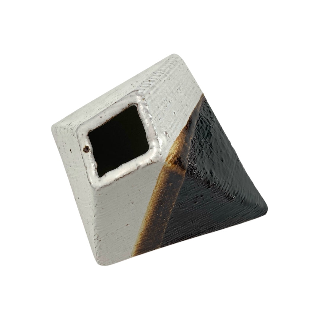 Sogetsu Pottery Studio's one-of-a-kind "Triangle Triangle"