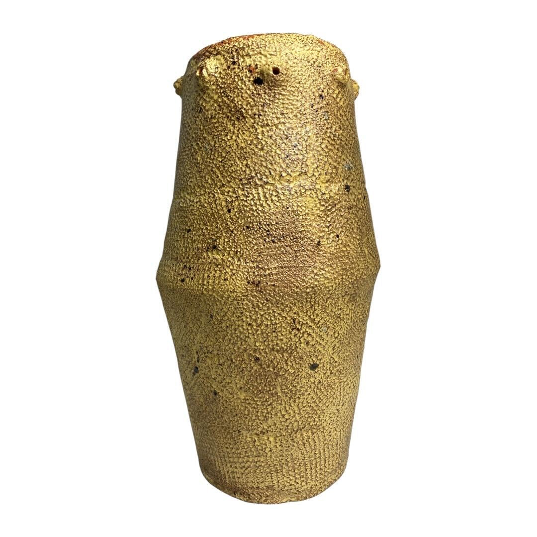 Sogetsu Pottery Studio's unique piece "Sankaku"