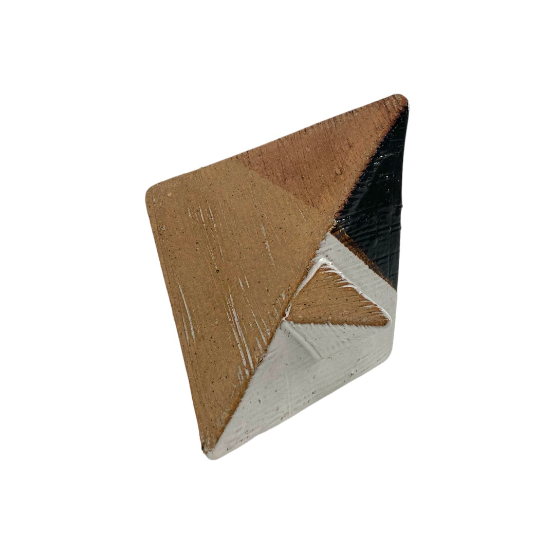 Sogetsu Pottery Studio's one-of-a-kind "Triangle Triangle"