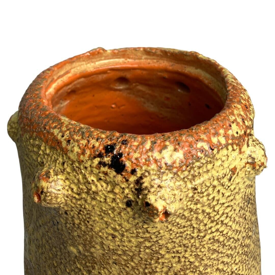 Sogetsu Pottery Studio's unique piece "Sankaku"