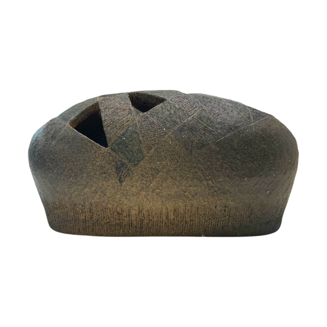 Sogetsu Pottery Studio's unique piece "Yomogi"