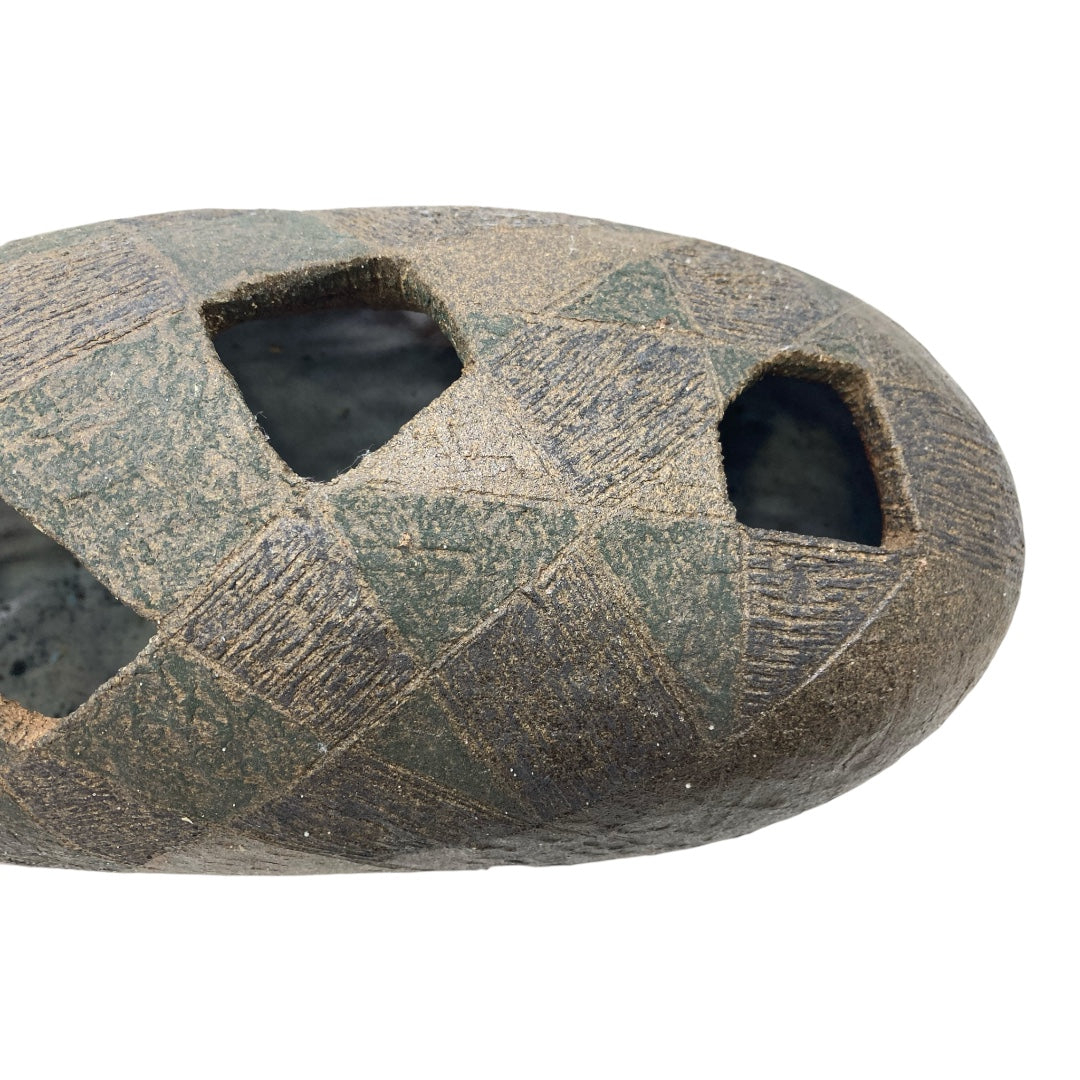 Sogetsu Pottery Studio's unique piece "Yomogi"