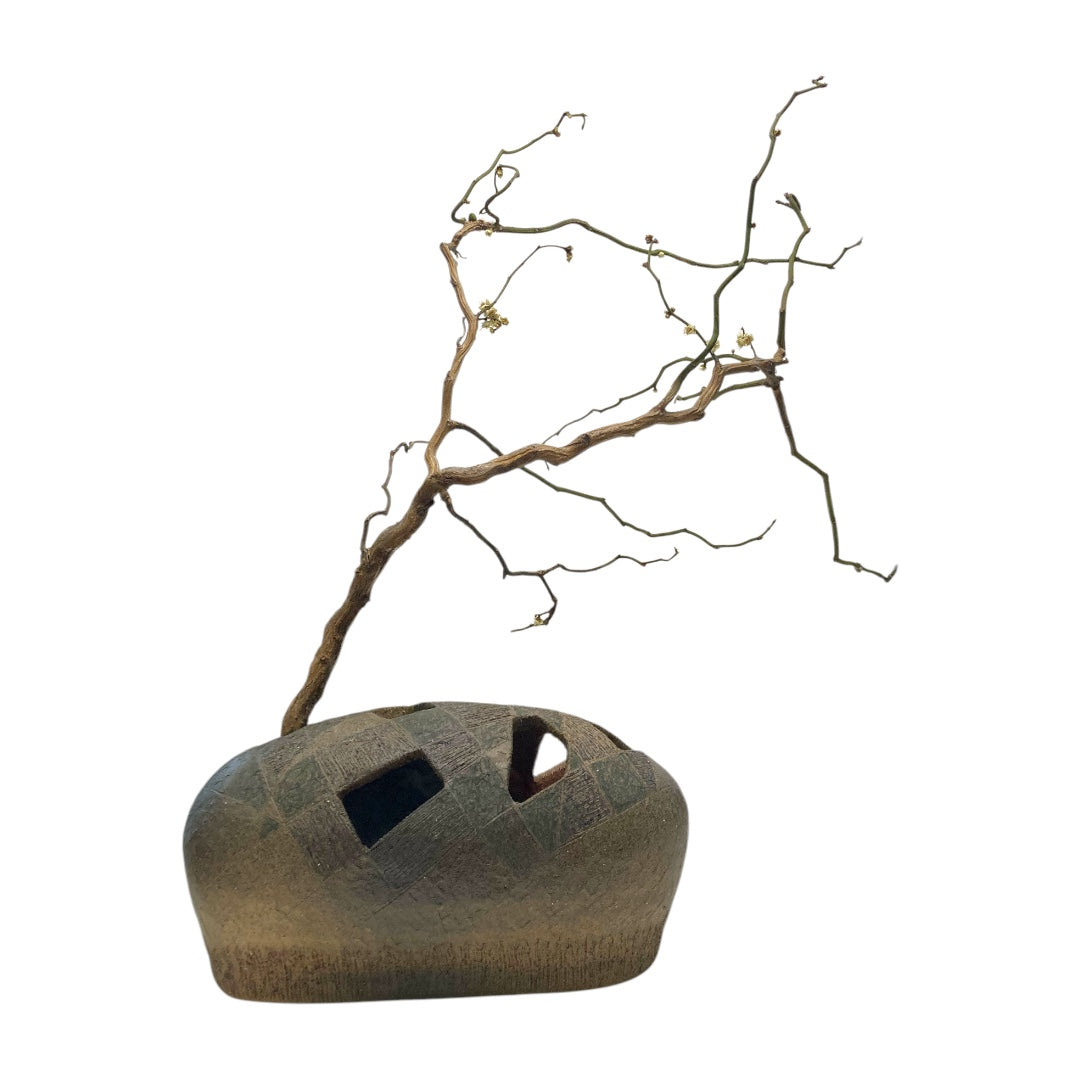 Sogetsu Pottery Studio's unique piece "Yomogi"