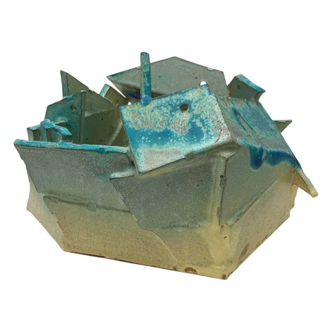 Sogetsu Pottery Studio's unique piece "Ketsuyo"