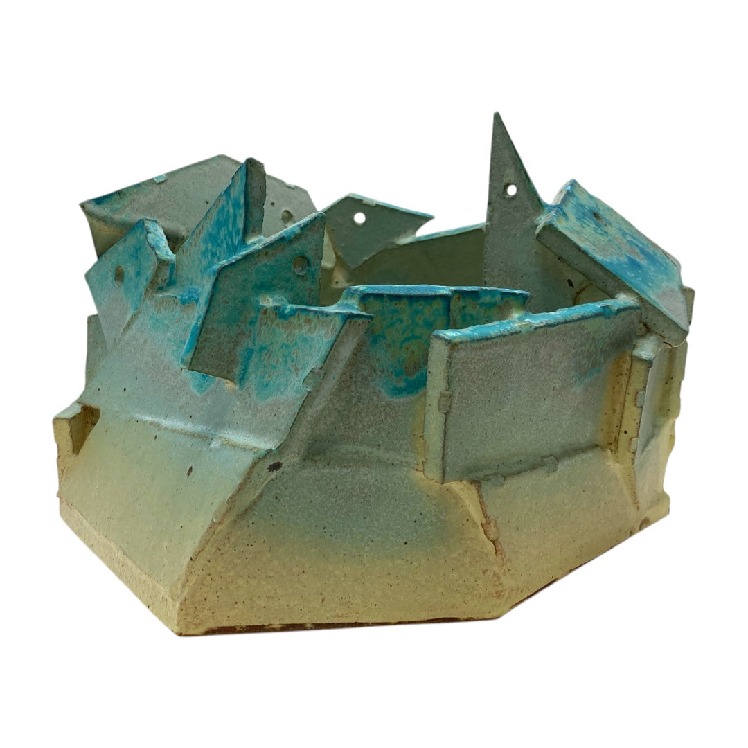 Sogetsu Pottery Studio's unique piece "Ketsuyo"