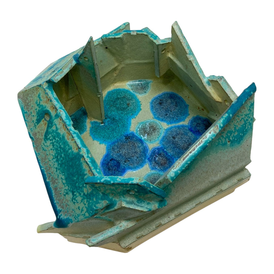 Sogetsu Pottery Studio's unique piece "Ketsuyo"