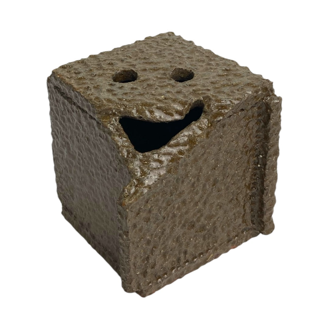 Sogetsu Pottery Studio's unique "Smile"