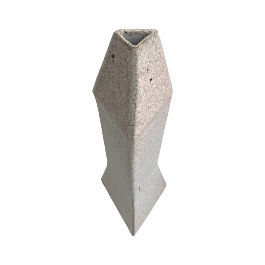 Sogetsu Pottery Studio's unique piece "White Tower B"