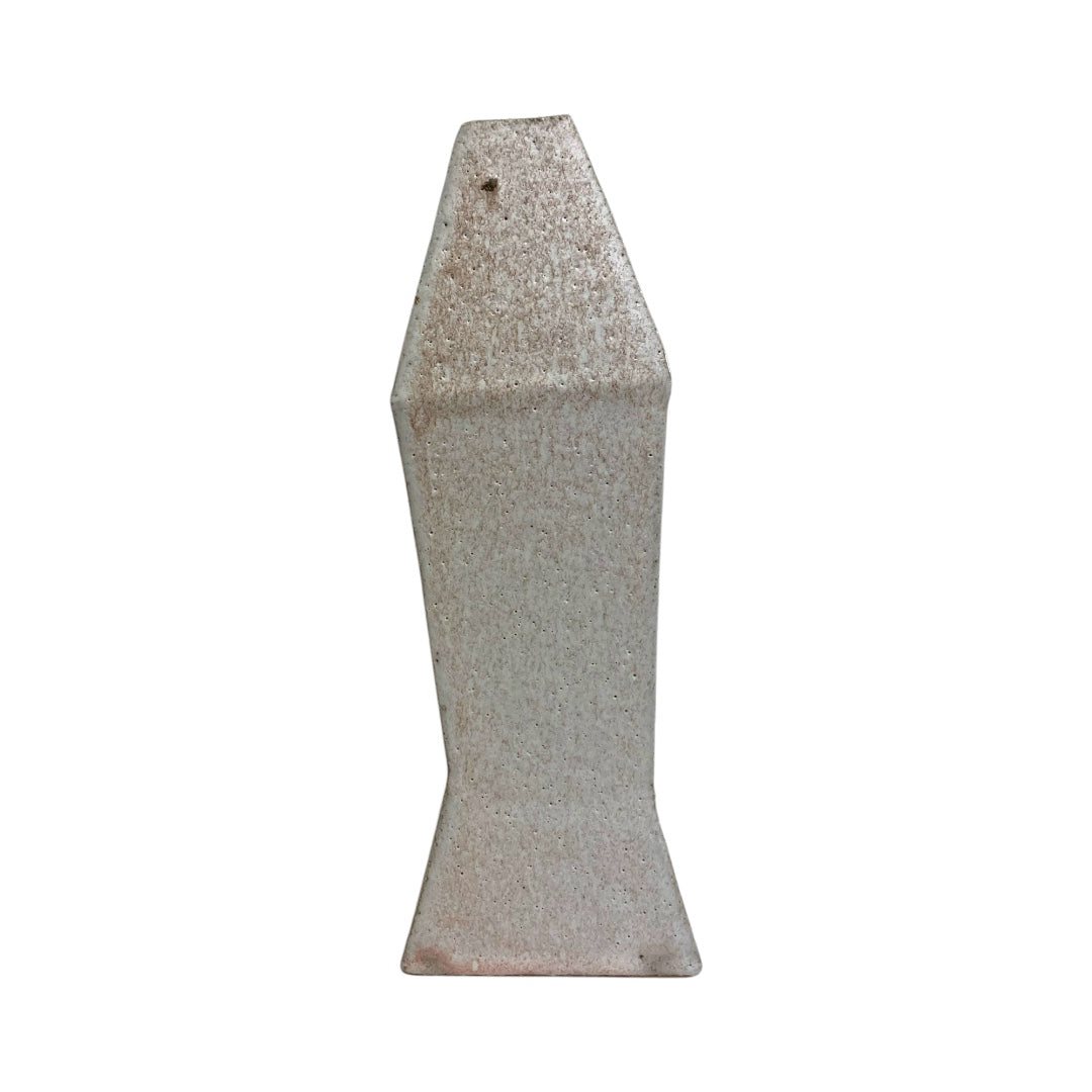 Sogetsu Pottery Studio's unique piece "White Tower B"