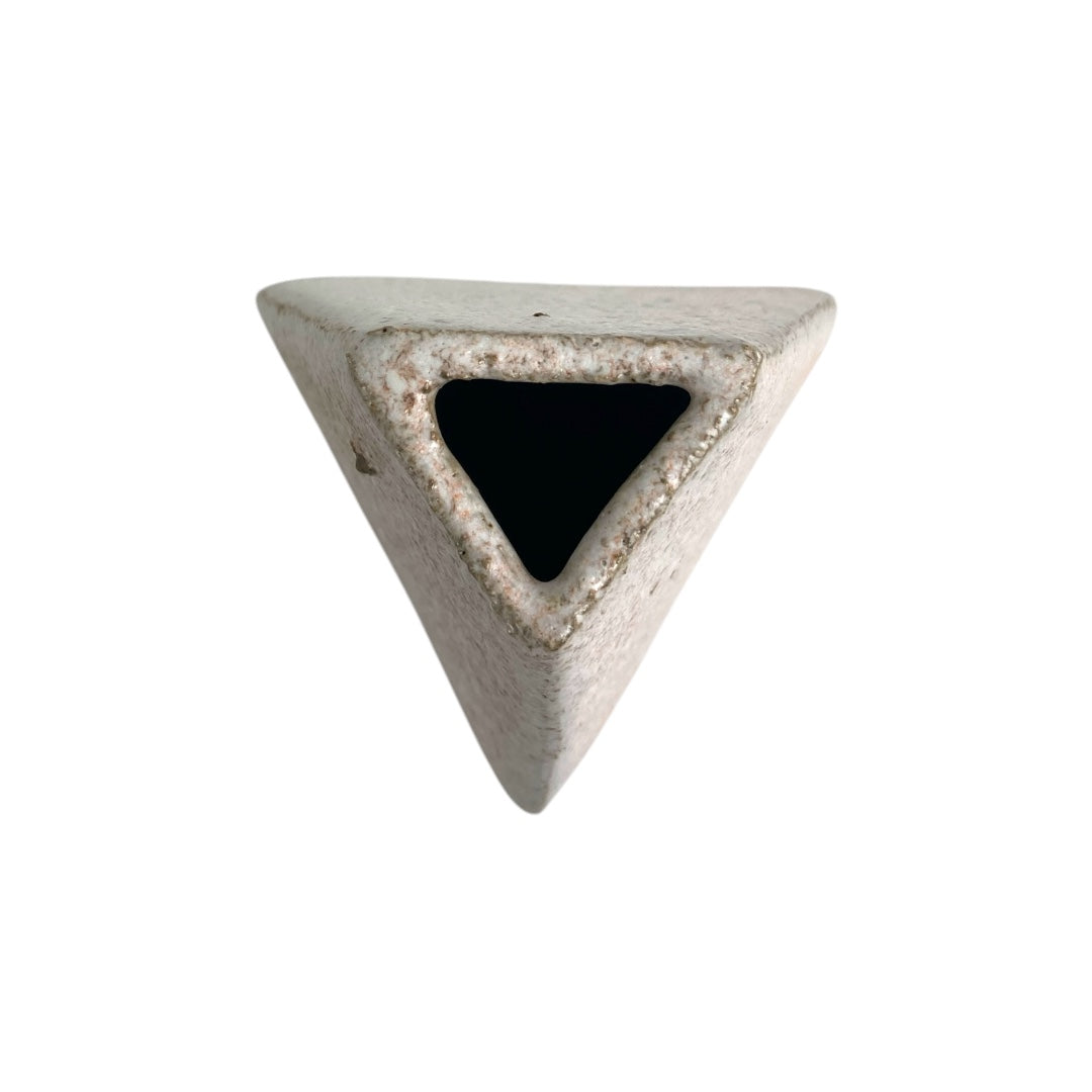 Sogetsu Pottery Studio's unique piece "White Tower B"