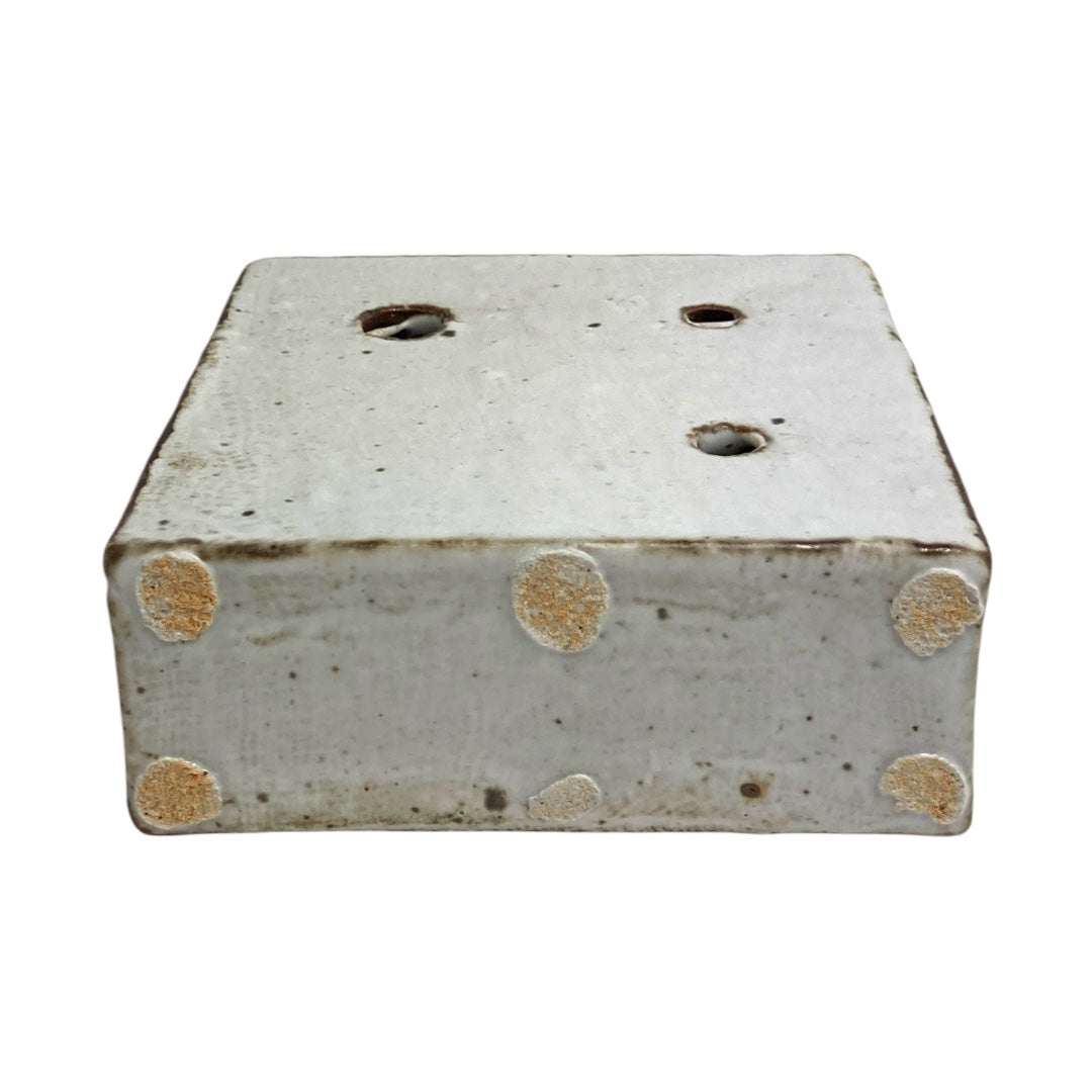 Sogetsu Pottery Studio's unique "Three Holes White"