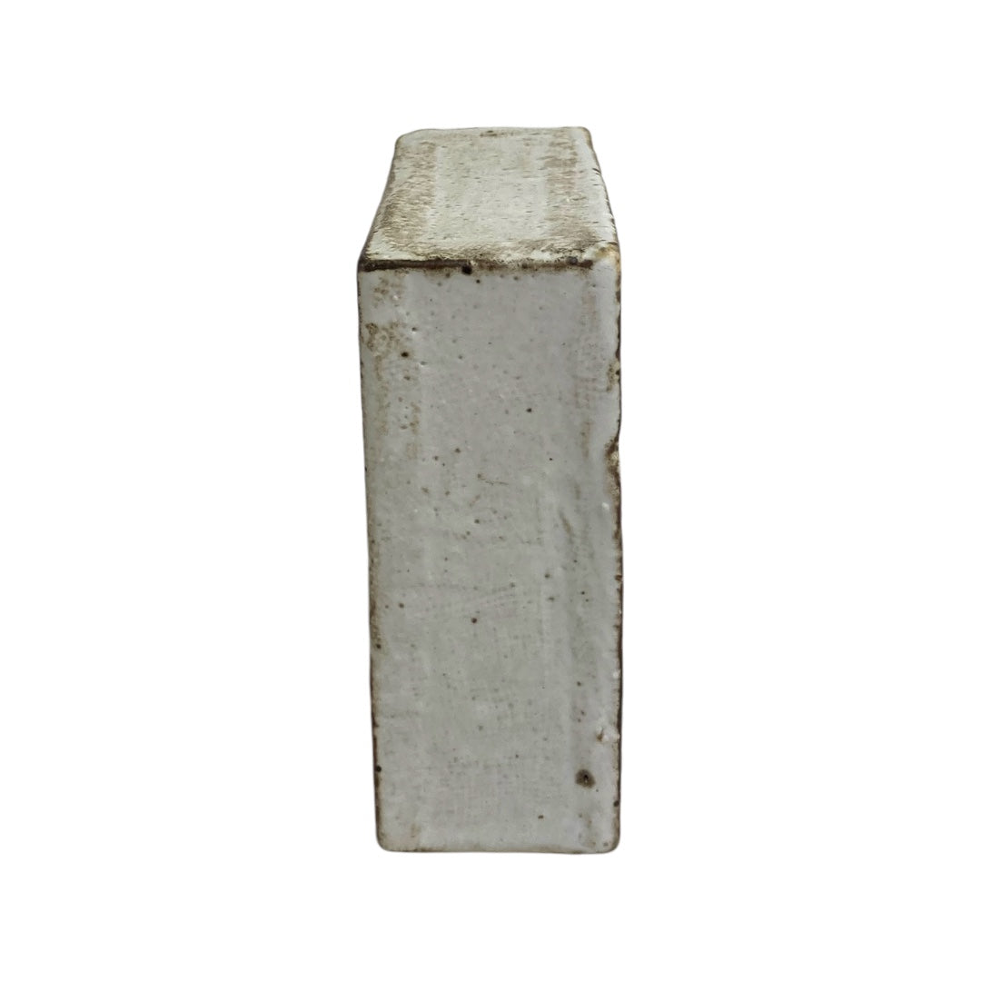 Sogetsu Pottery Studio's unique "Three Holes White"