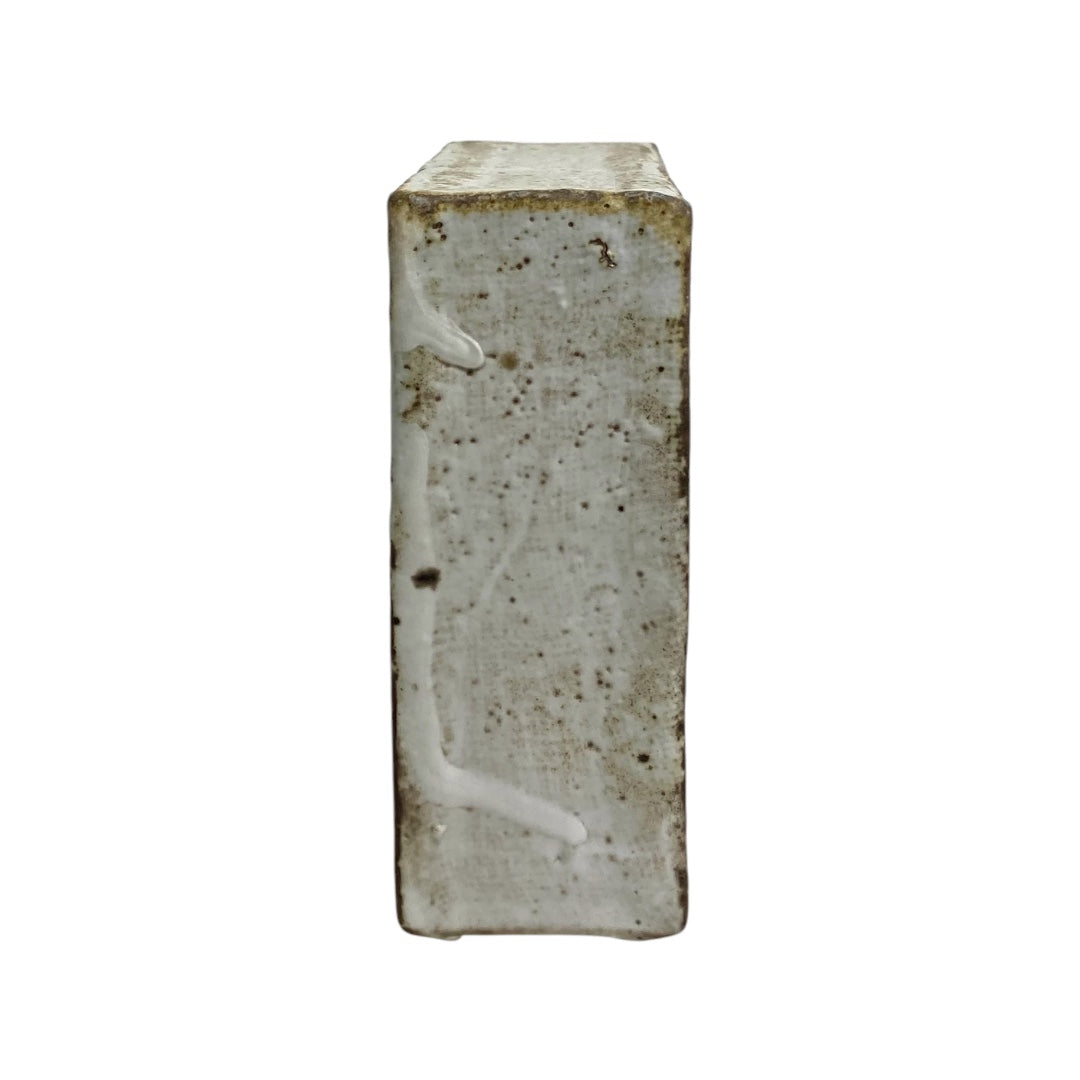 Sogetsu Pottery Studio's unique "Three Holes White"