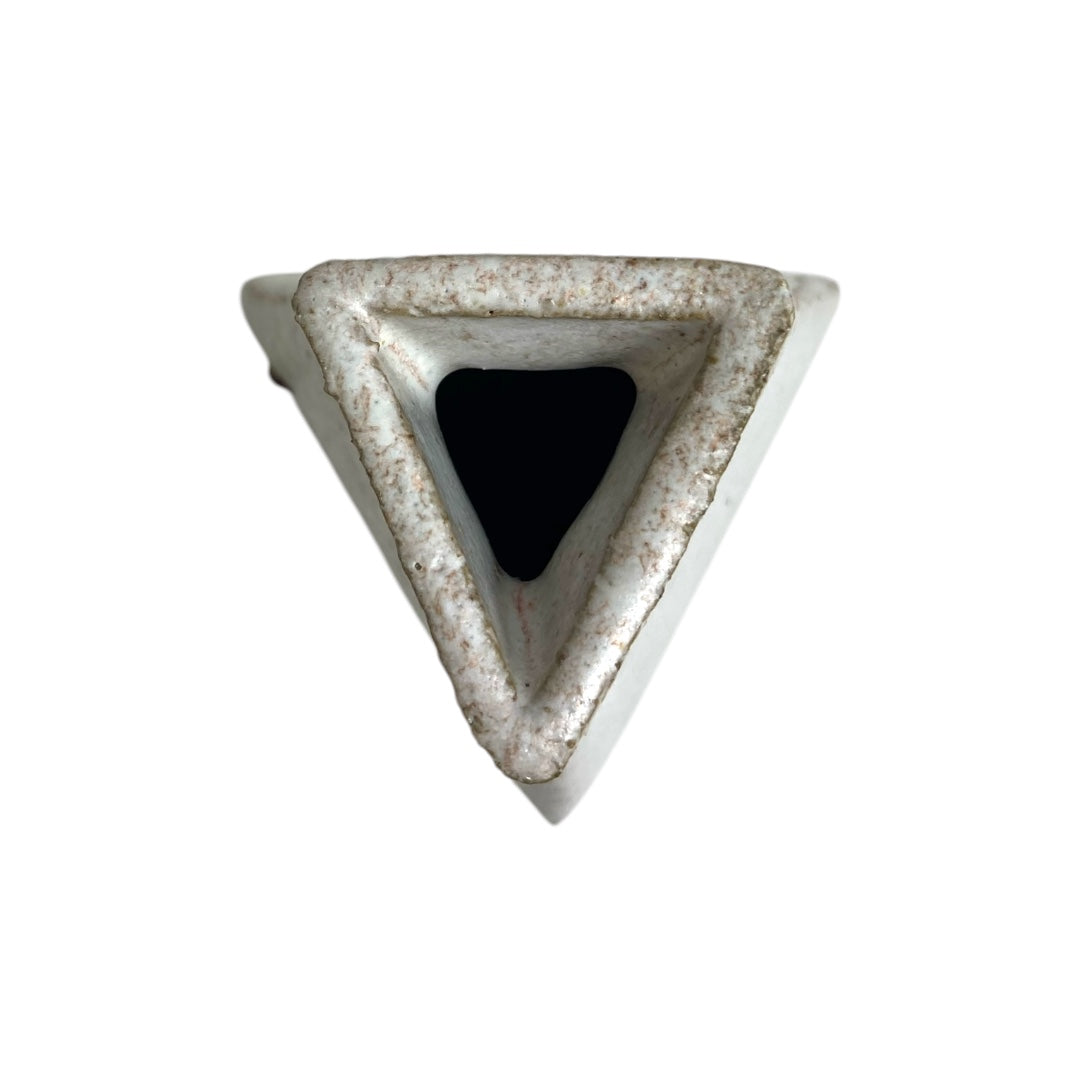 Sogetsu Pottery Studio's unique piece "White Tower A"