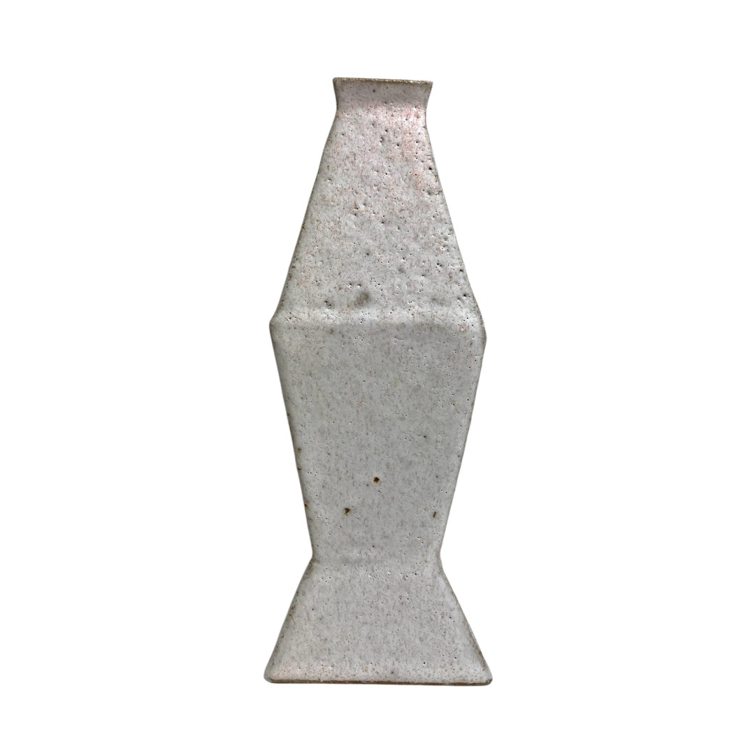 Sogetsu Pottery Studio's unique piece "White Tower A"