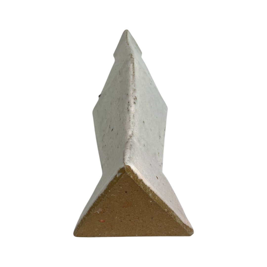 Sogetsu Pottery Studio's unique piece "White Tower A"
