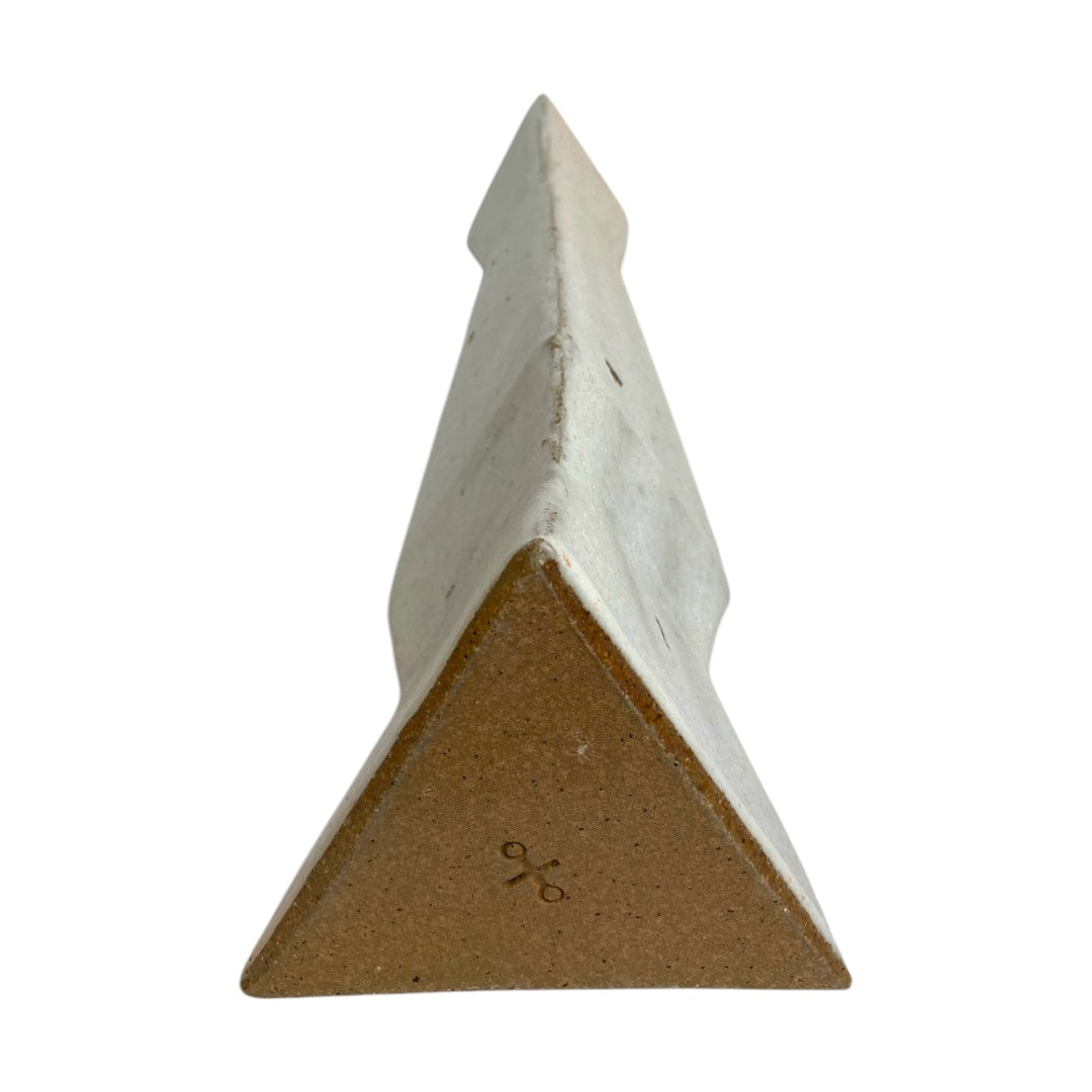 Sogetsu Pottery Studio's unique piece "White Tower C"