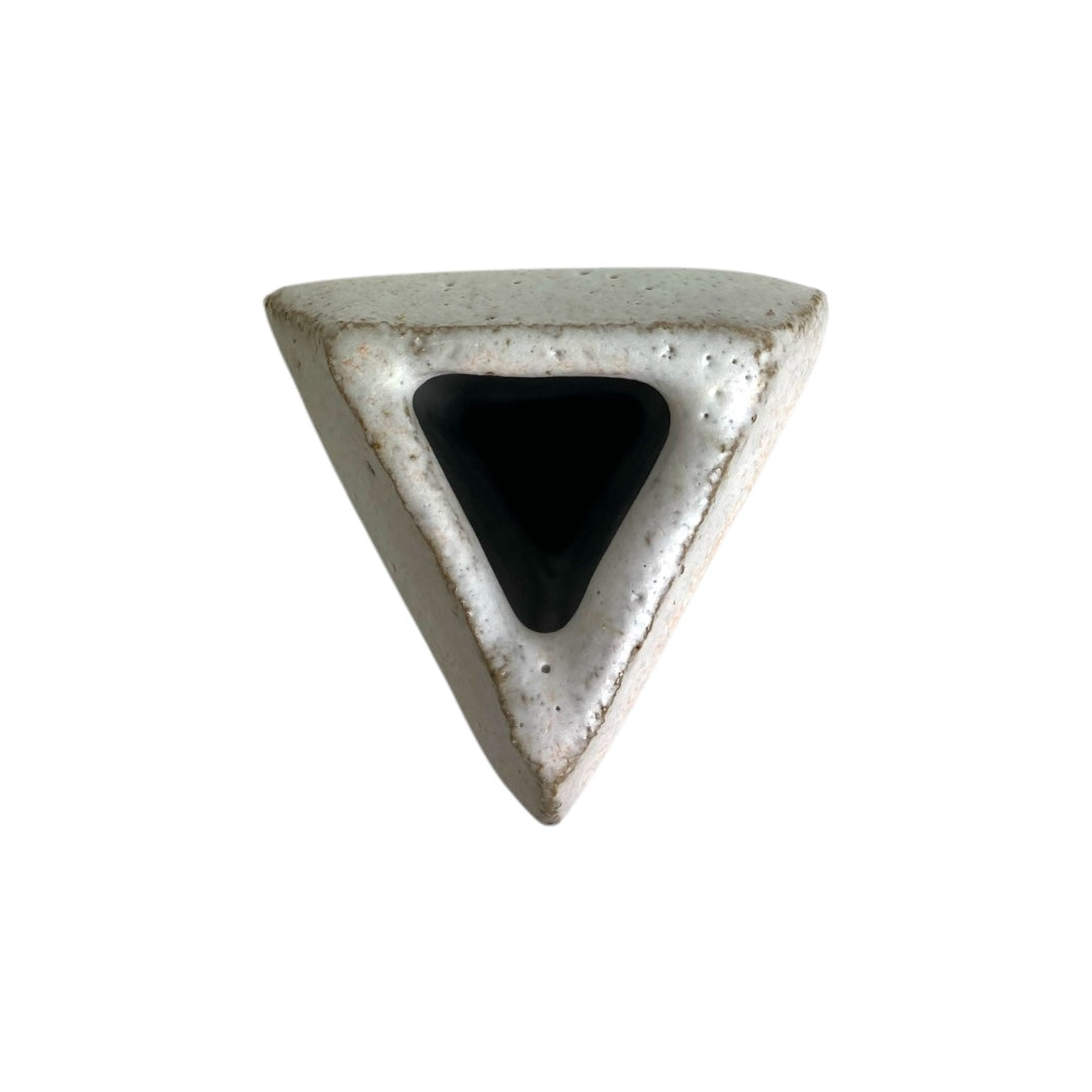 Sogetsu Pottery Studio's unique piece "White Tower C"