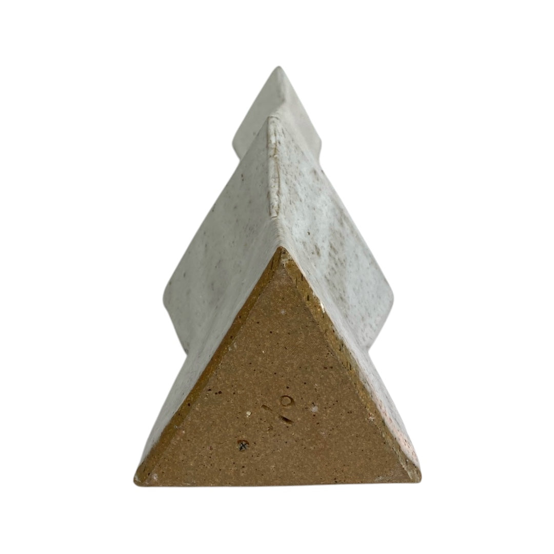Sogetsu Pottery Studio's unique piece "White Tower E"