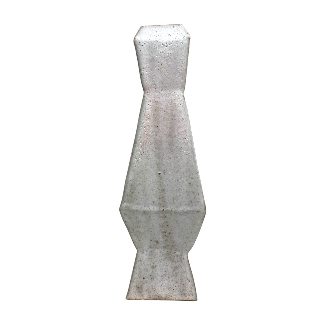 Sogetsu Pottery Studio's unique piece "White Tower E"