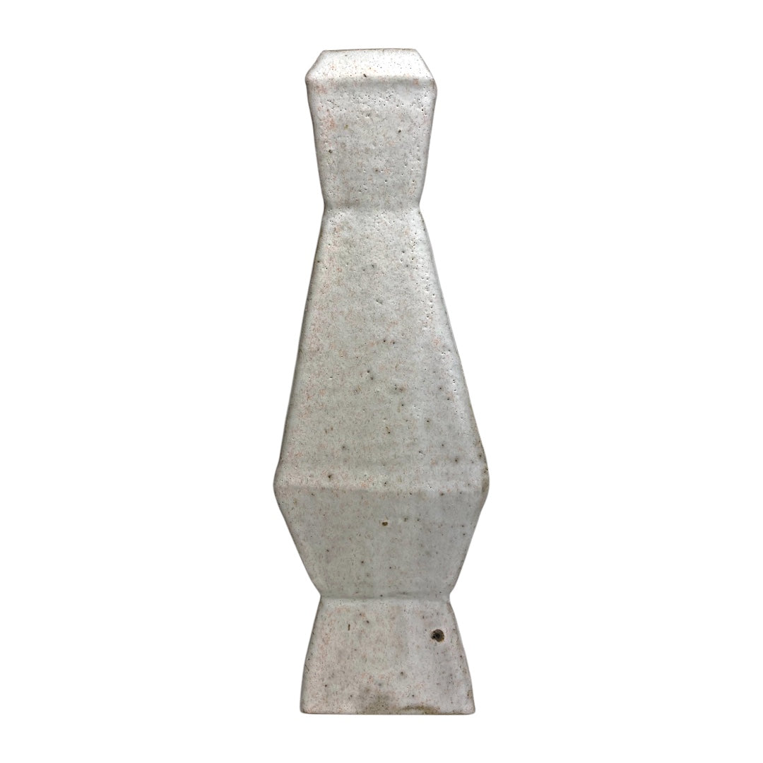 Sogetsu Pottery Studio's unique piece "White Tower E"