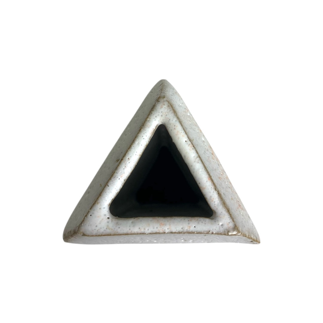 Sogetsu Pottery Studio's unique piece "White Tower E"