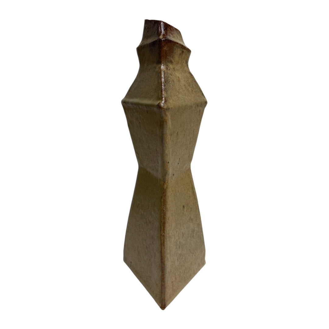 Sogetsu Pottery Studio's unique piece "White Tower D"