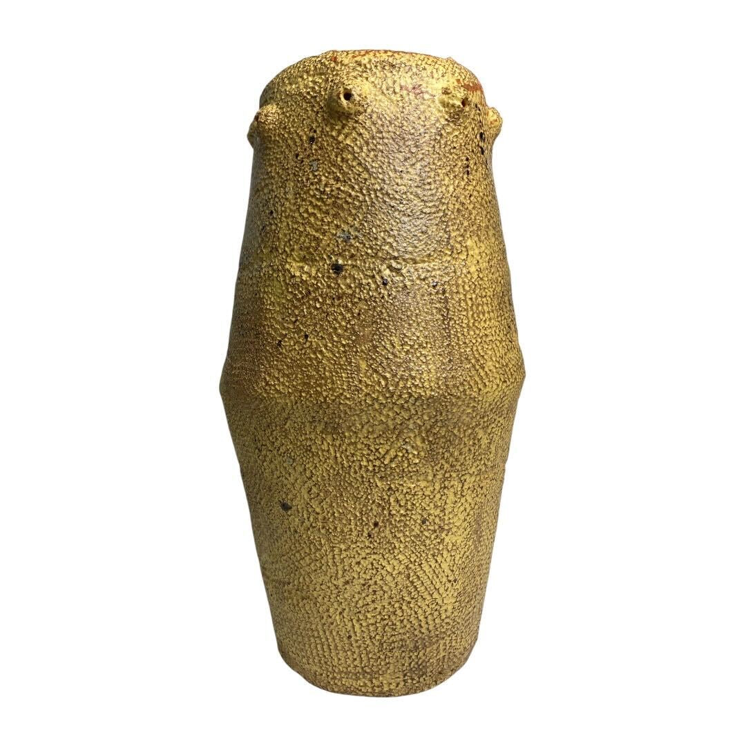 Sogetsu Pottery Studio's unique piece "Sankaku"