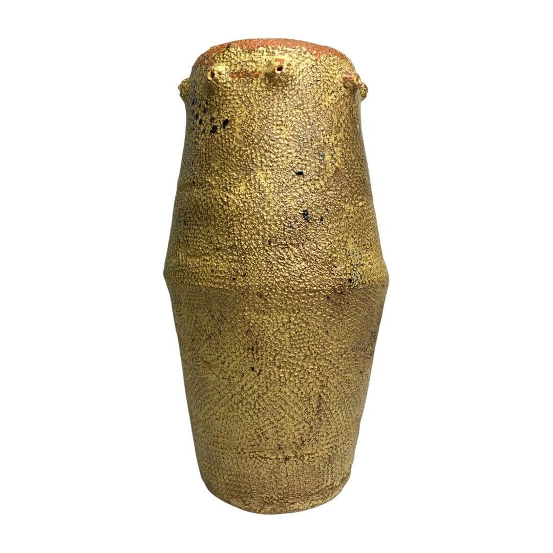 Sogetsu Pottery Studio's unique piece "Sankaku"