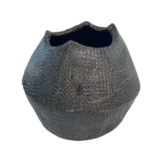 Sogetsu Pottery Studio's unique "tsubo"