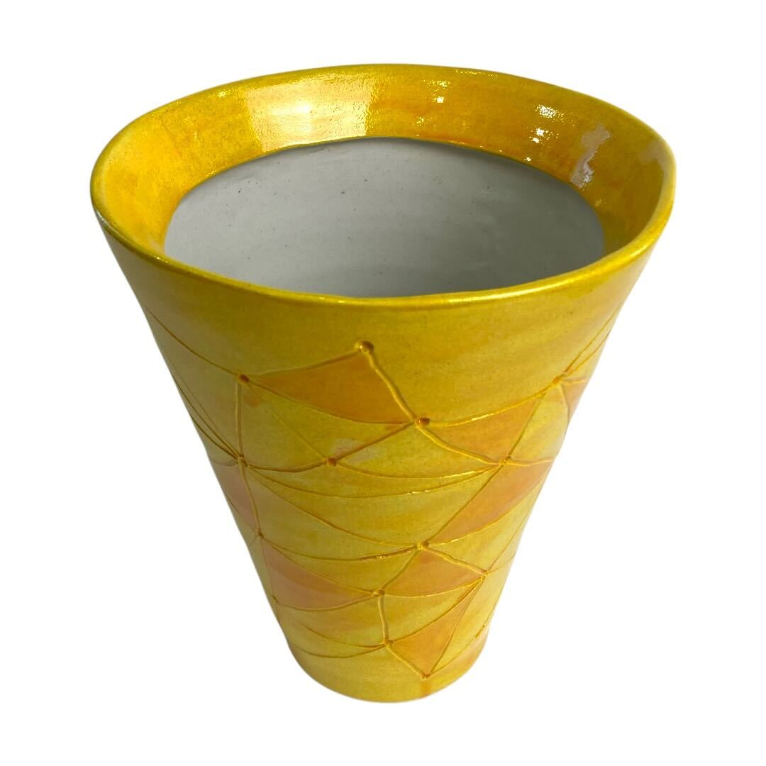 yellow color